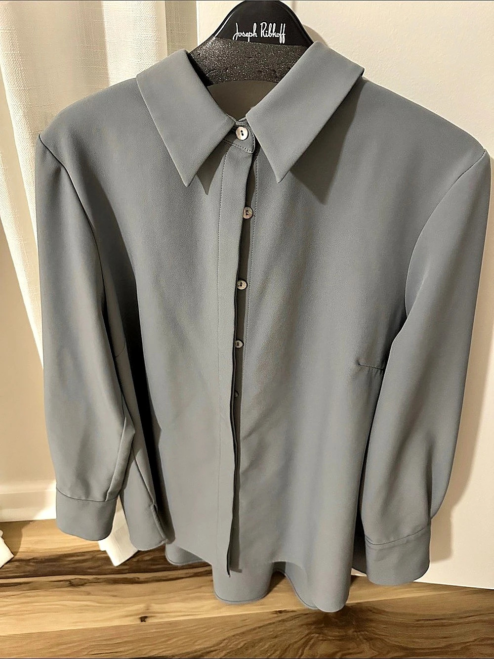 Estelle and Finn Crepe Button Down Shirt in Gray Size Large Like New